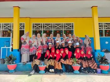 kegiatan senam di hari penilaian lomba sekolah sehat