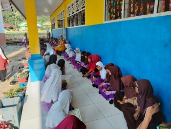 Kegiatan mengaji bersama di hari jumat sebelum kegiatan